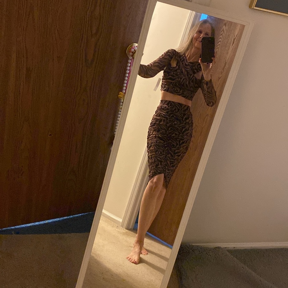 Venus NWT in bag animal print top and skirt set XS or large left - Picture 5 of 8